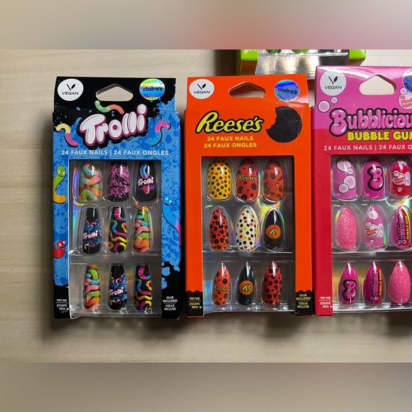 Fake Nails Bundle - Picture 3 of 5